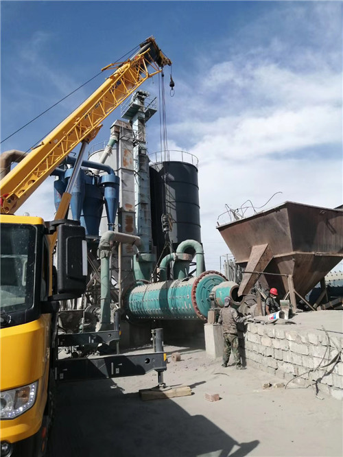 电白区设备搬运等各类工程项目中，吊车起着关键作用