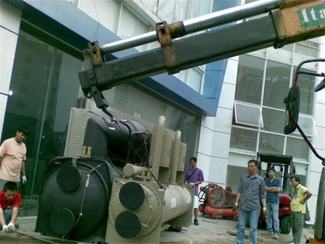 电白区随车吊和汽车吊的核心区别是什么？哪种更省钱？