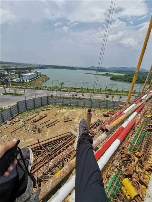 电白区作业中发生设备损坏或人员意外，责任怎么划分？